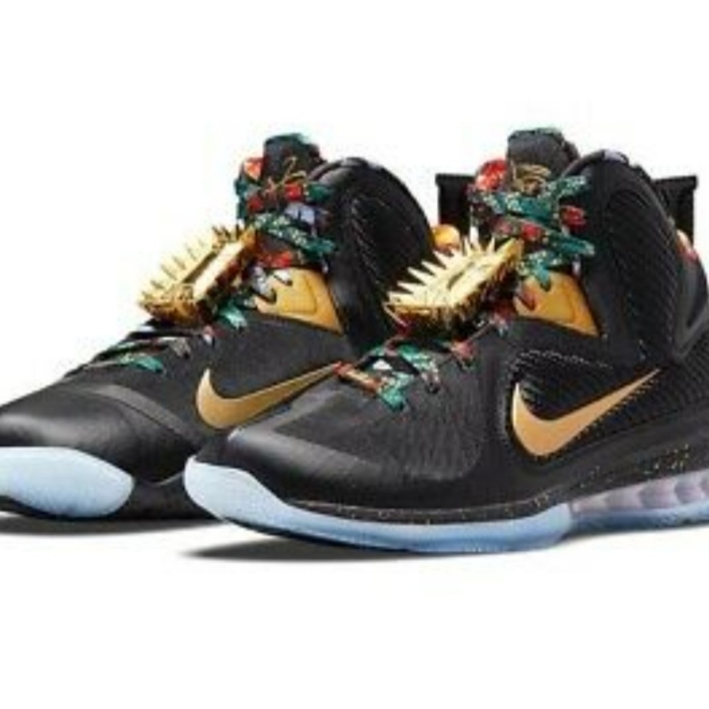 Lebron James Watch the Throne sneakers